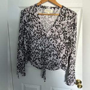 Very cute v-neck button down blouse